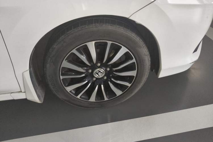Used Honda Crider 2013 1.8L automatic luxury edition Right Front Wheel Hub