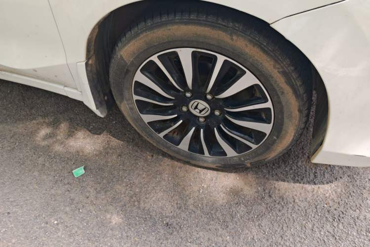 Used Honda Crider 2013 1.8L automatic luxury edition Right Front Wheel Hub