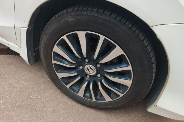 Used Honda Crider 2013 1.8L automatic comfort version Right Front Wheel Hub
