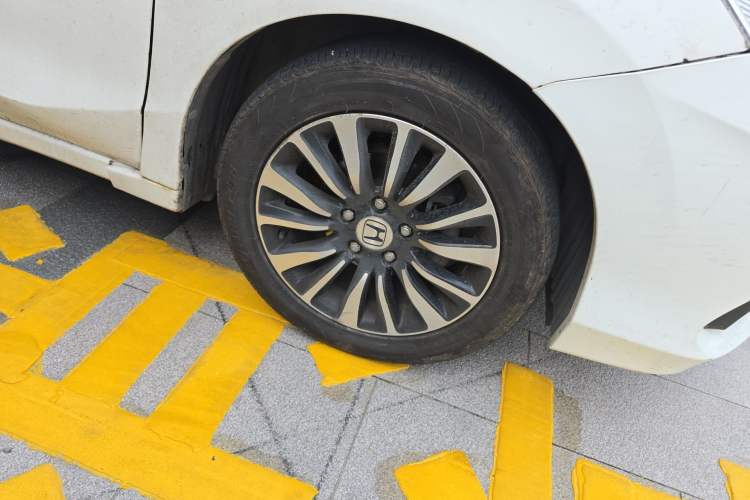 Used Honda Crider 2013 1.8L manual Comfort version Right Front Wheel Hub