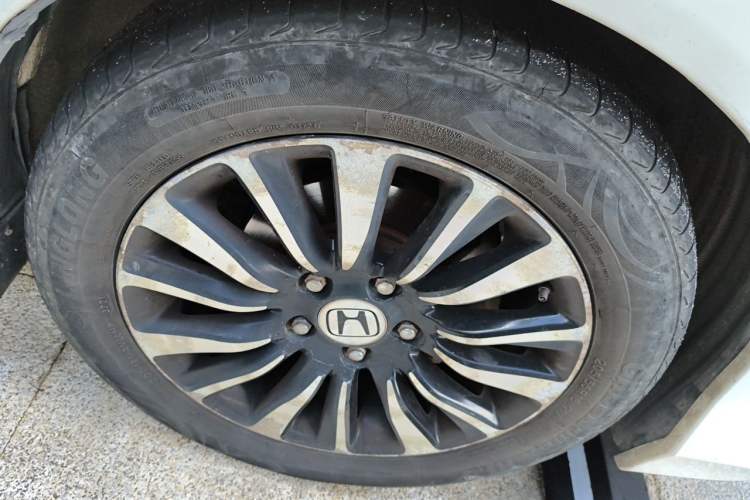 Used Honda Crider 2013 1.8L automatic luxury edition Right Front Wheel Hub