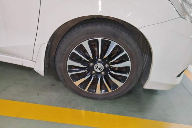 Used Honda Crider 2013 1.8L automatic comfort version Right Front Wheel Hub