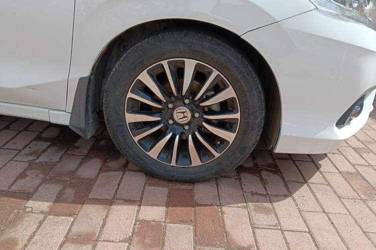Used Honda Crider 2013 1.8L automatic flagship version Right Front Wheel Hub