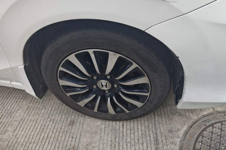 Used Honda Crider 2013 1.8L automatic comfort version Right Front Wheel Hub