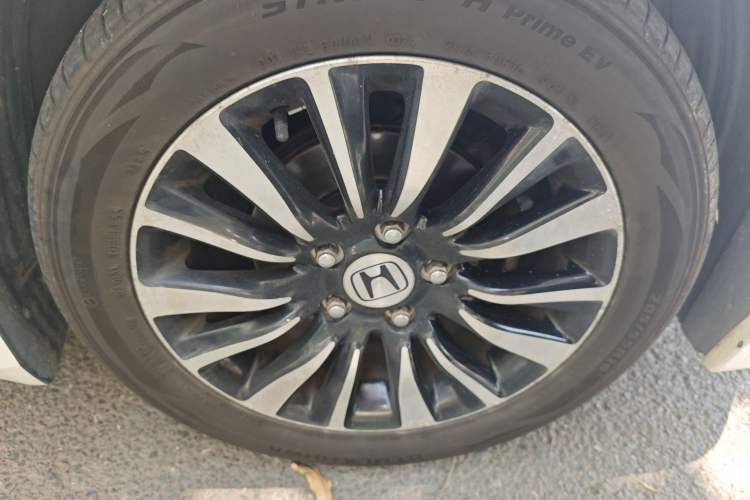 Used Honda Crider 2013 1.8L automatic comfort version Right Front Wheel Hub