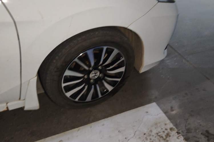 Used Honda Crider 2013 1.8L automatic comfort version Right Front Wheel Hub