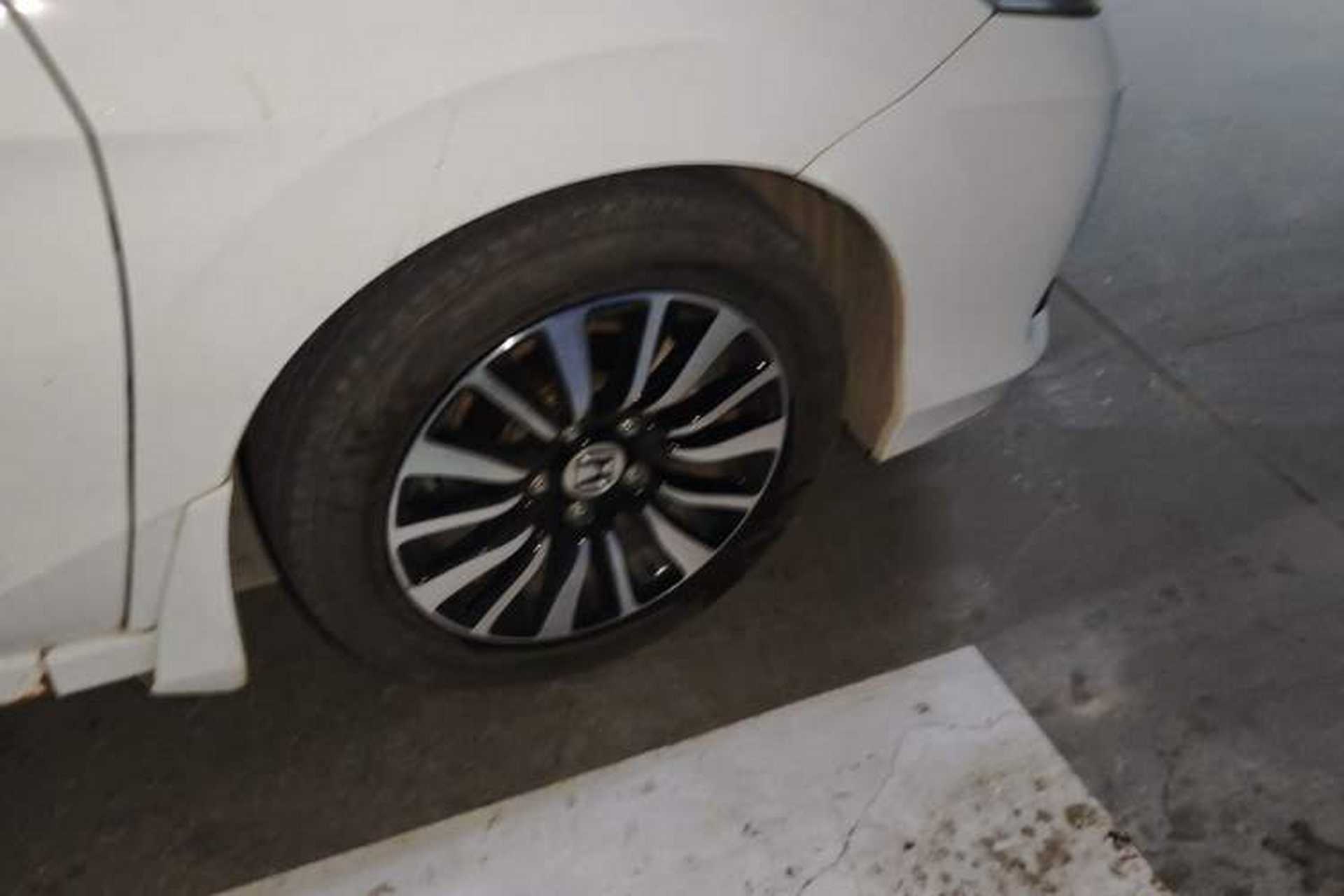 Used Honda Crider 2013 1.8L automatic comfort version Right Front Wheel Hub