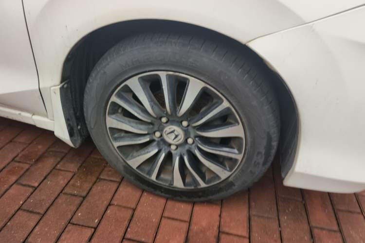 Used Honda Crider 2013 1.8L manual Comfort version Right Front Wheel Hub