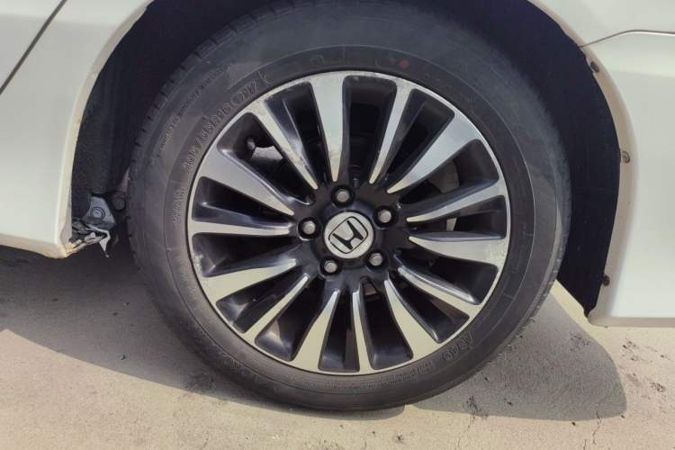 Used Honda Crider 2013 1.8L automatic luxury edition Right Front Wheel Hub