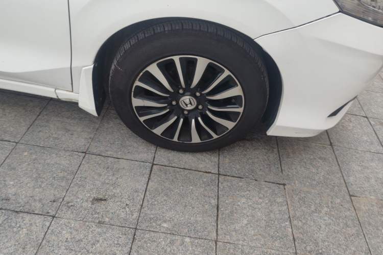 Used Honda Crider 2013 1.8L automatic luxury edition Right Front Wheel Hub