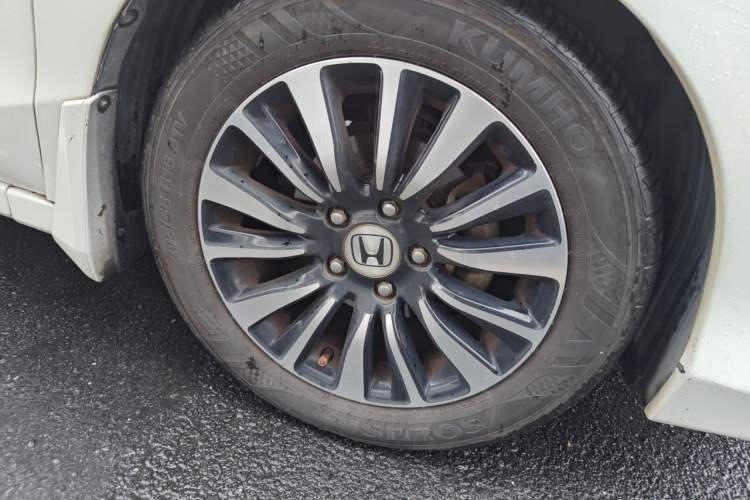 Used Honda Crider 2013 1.8L automatic luxury edition Right Front Wheel Hub