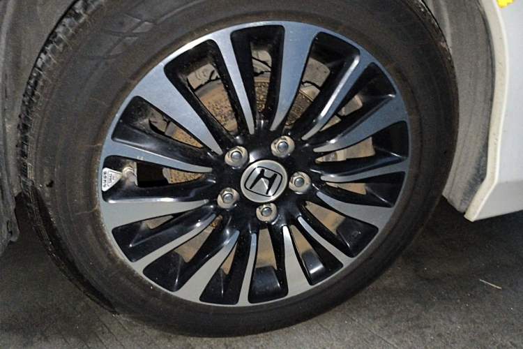 Used Honda Crider 2013 1.8L automatic luxury edition Right Front Wheel Hub