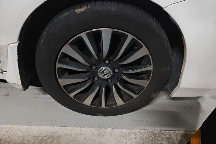 Used Honda Crider 2013 1.8L manual Comfort version Right Front Wheel Hub