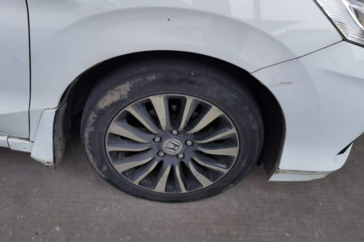 Used Honda Crider 2013 1.8L automatic luxury edition Right Front Wheel Hub