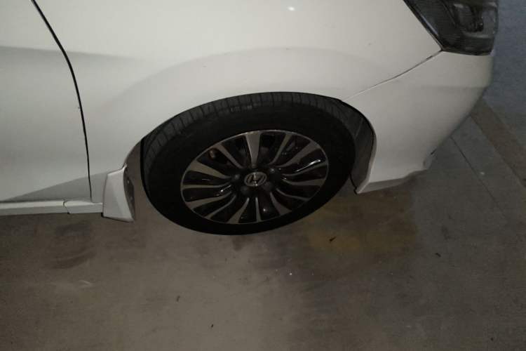 Used Honda Crider 2013 1.8L automatic luxury edition Right Front Wheel Hub