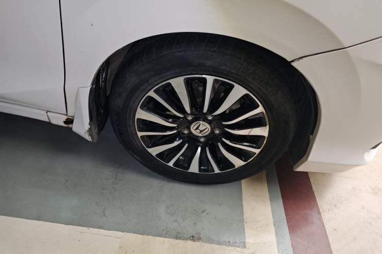 Used Honda Crider 2013 1.8L automatic luxury edition Right Front Wheel Hub