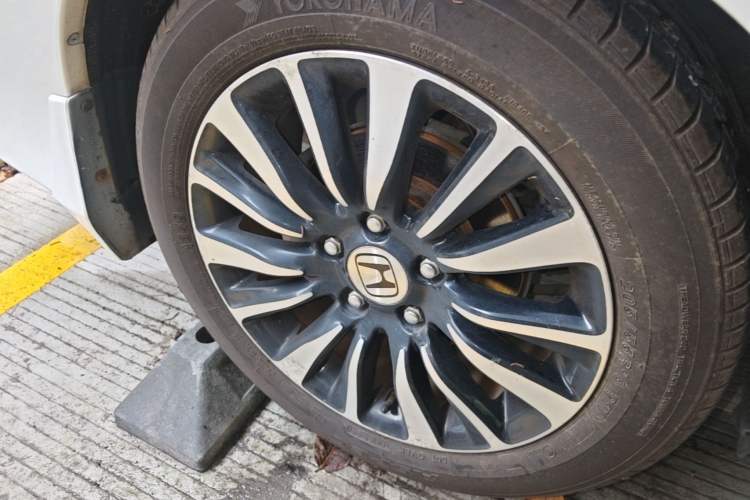 Used Honda Crider 2013 1.8L automatic luxury edition Right Rear Wheel Hub
