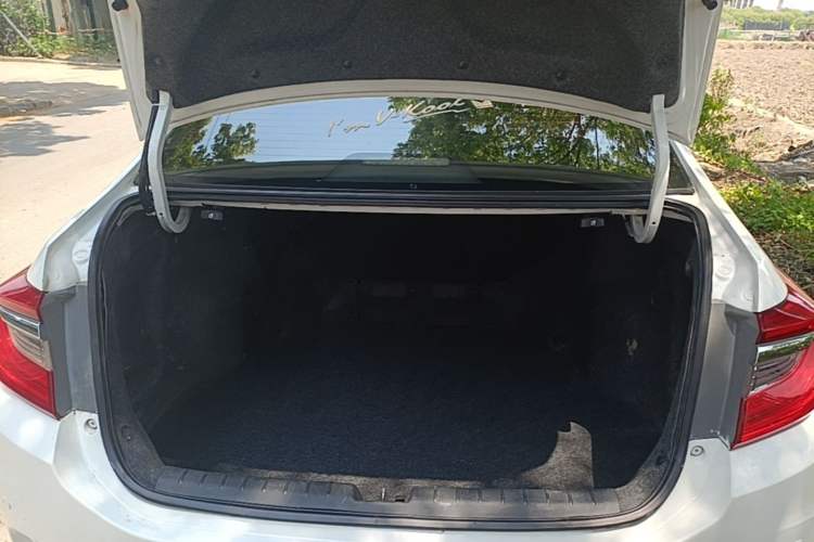 Used Honda Crider 2013 1.8L automatic luxury edition Trunk
