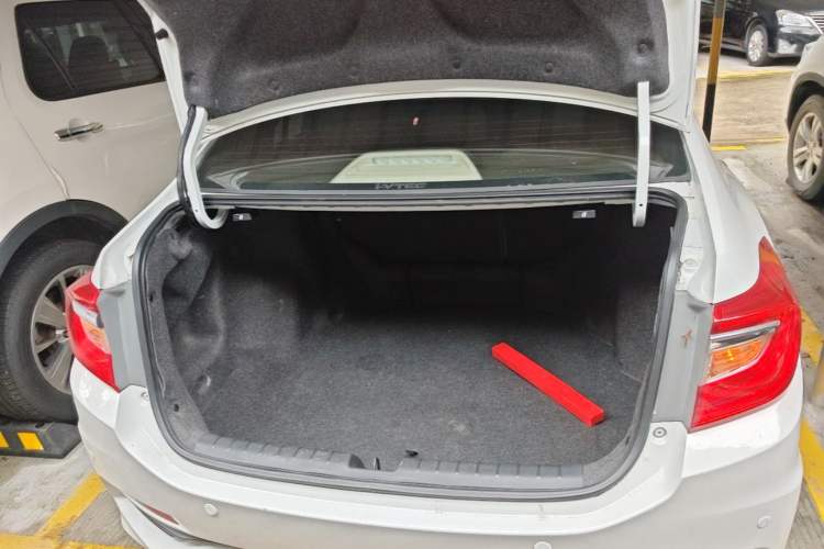 Used Honda Crider 2013 1.8L automatic luxury edition Trunk