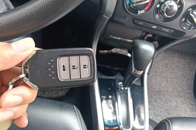 Used Honda Crider 2013 1.8L automatic luxury edition Vehicle Key