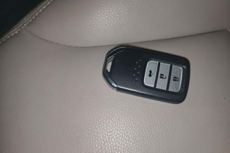 Used Honda Crider 2013 1.8L automatic luxury edition Vehicle Key