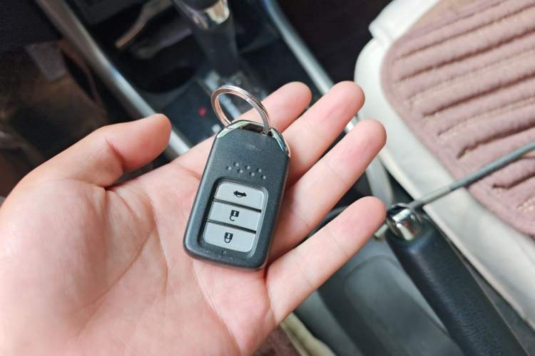 Used Honda Crider 2013 1.8L automatic luxury edition Vehicle Key