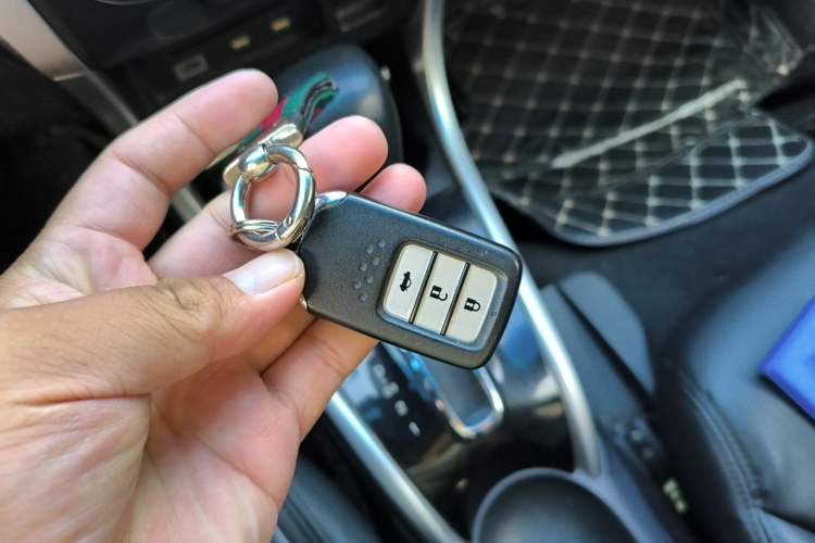 Used Honda Crider 2013 1.8L automatic luxury edition Vehicle Key