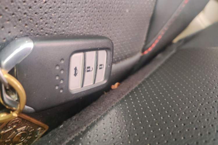 Used Honda Crider 2013 1.8L automatic luxury edition Vehicle Key
