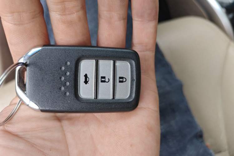 Used Honda Crider 2013 1.8L automatic luxury edition Vehicle Key