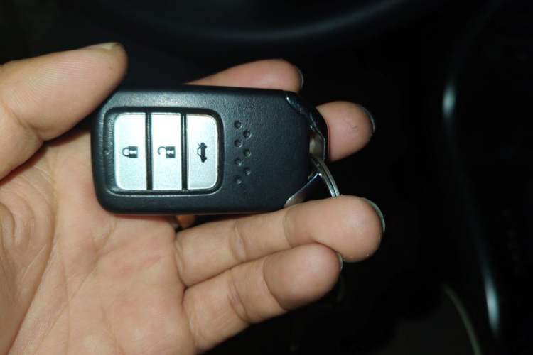 Used Honda Crider 2013 1.8L automatic luxury edition Vehicle Key