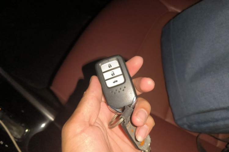 Used Honda Crider 2013 1.8L automatic luxury edition Vehicle Key