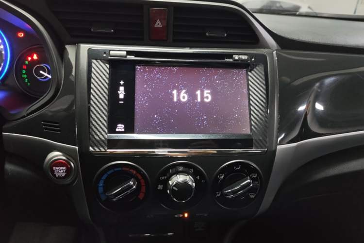 Used Honda Crider 2013 1.8L automatic luxury edition Audio And AC Panel