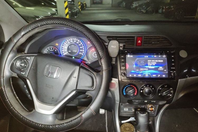 Used Honda Crider 2013 1.8L automatic luxury edition Center Console