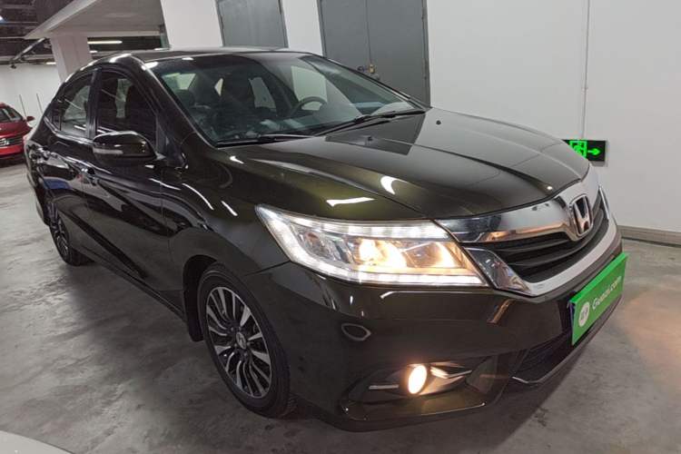 Used Honda Crider 2013 1.8L automatic luxury edition Front Right 45 Deg