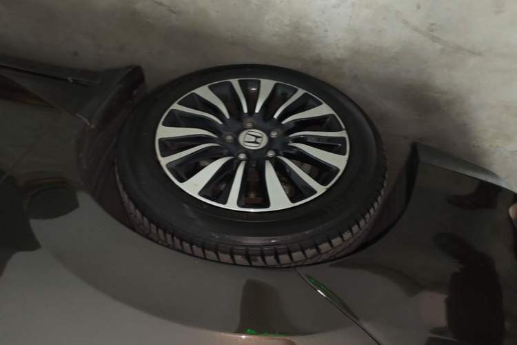 Used Honda Crider 2013 1.8L automatic luxury edition Left Front Wheel Hub