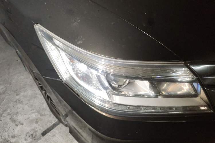 Used Honda Crider 2013 1.8L automatic luxury edition Right Front Headlight