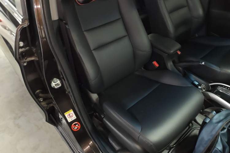 Used Honda Crider 2013 1.8L automatic luxury edition Right Front Seat
