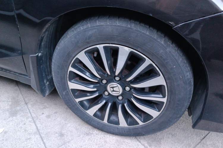 Used Honda Crider 2013 1.8L automatic luxury edition Right Front Wheel Hub