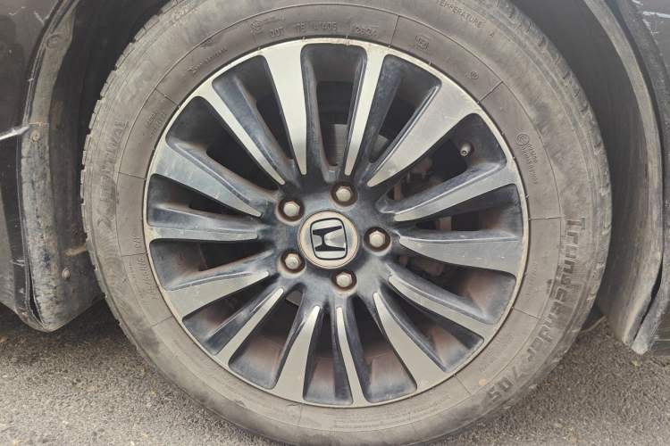 Used Honda Crider 2013 1.8L automatic flagship version Right Front Wheel Hub