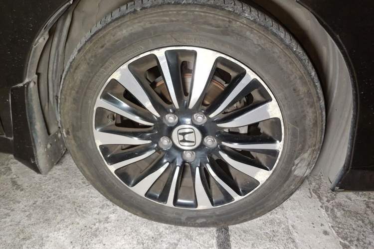 Used Honda Crider 2013 1.8L automatic luxury edition Right Front Wheel Hub