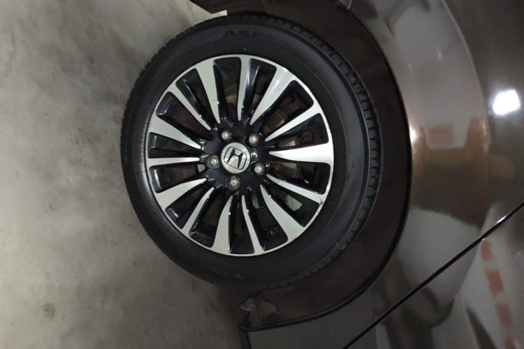 Used Honda Crider 2013 1.8L automatic luxury edition Right Rear Wheel Hub