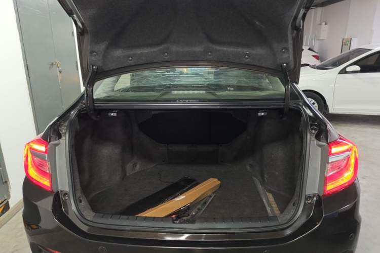Used Honda Crider 2013 1.8L automatic luxury edition Trunk