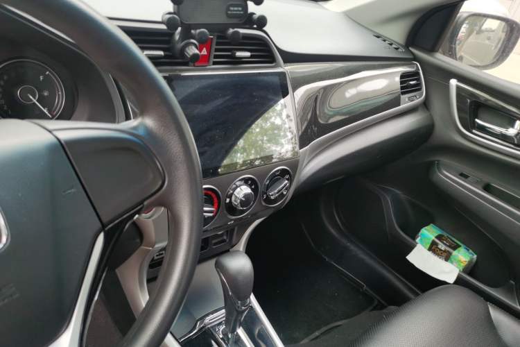 Used Honda Crider 2015 1.8L Automatic Ultra-Configured Limited Edition Audio And AC Panel