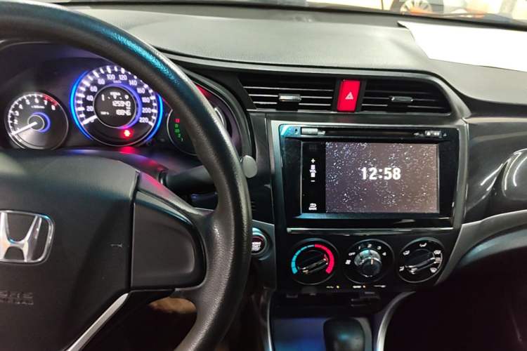 Used Honda Crider 2015 1.8L automatic luxury edition Audio And AC Panel