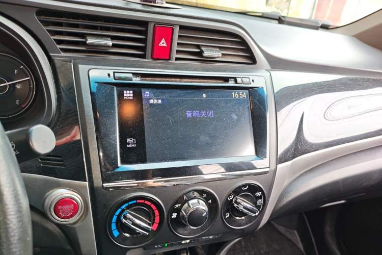 Used Honda Crider 2015 1.8L automatic luxury edition Audio And AC Panel