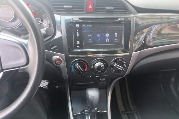 Used Honda Crider 2015 1.8L automatic luxury edition Audio And AC Panel
