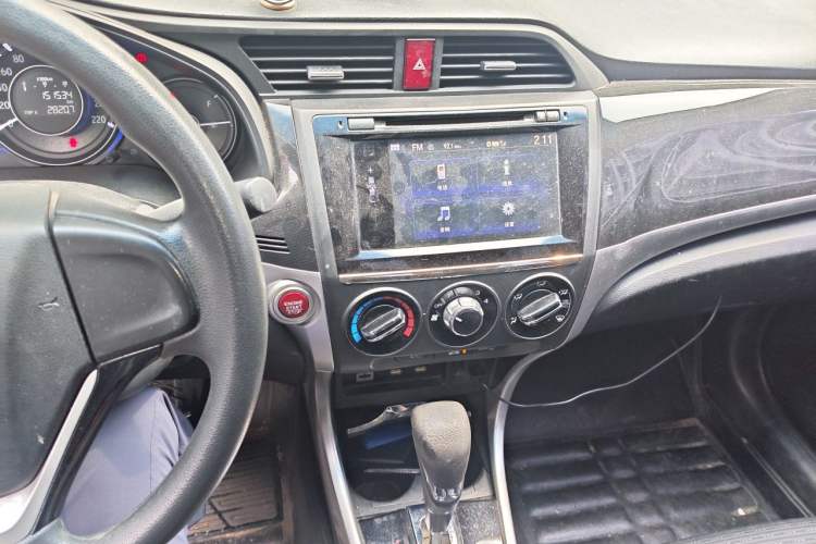 Used Honda Crider 2015 1.8L automatic luxury edition Audio And AC Panel