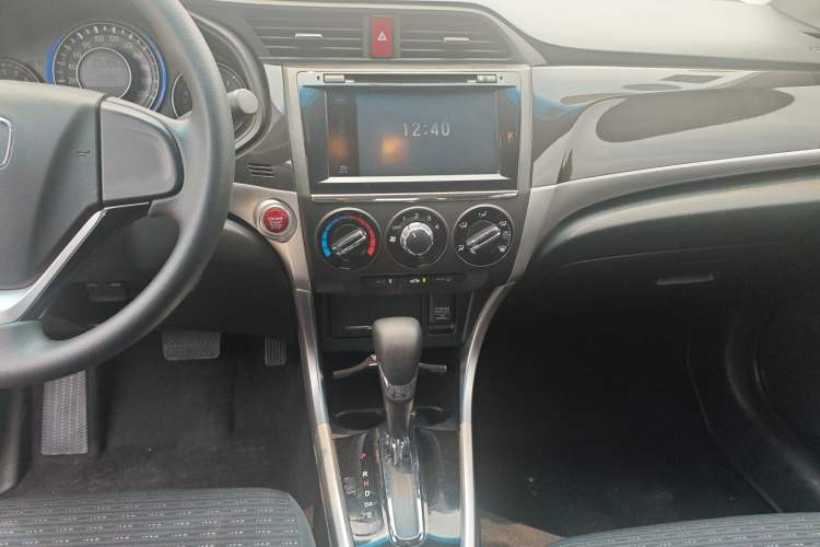 Used Honda Crider 2015 1.8L automatic luxury edition Audio And AC Panel