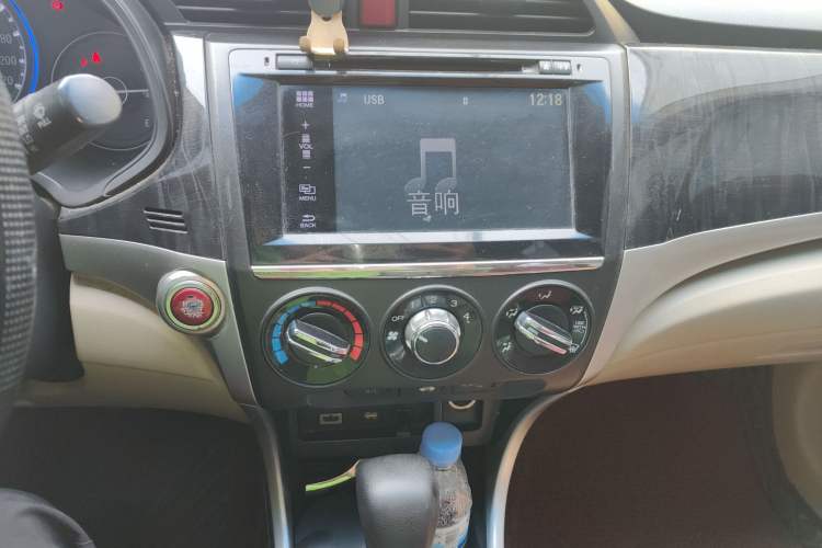 Used Honda Crider 2015 1.8L automatic luxury edition Audio And AC Panel