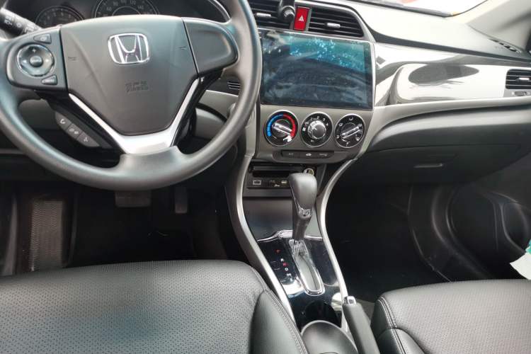 Used Honda Crider 2015 1.8L Automatic Ultra-Configured Limited Edition Center Console